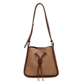 Bolso saco tejido retro marrón claro con correas marrón oscuro y detalles dorados - Caqui
