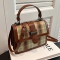 Bolso bandolera de cuadros con ribete de cuero marrón y hebilla metálica vintage - Marrón