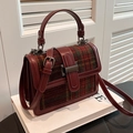 Bolso bandolera vintage burdeos con solapa de cuadros verdes y asa superior fija - Rojo