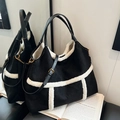 Retro black matte tote bag with white fleece trim and gold hardware for winter - Black