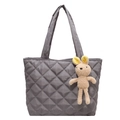 Borsa tote in nylon trapuntato grigio con motivo a rombi e ciondolo a forma di coniglio - Con Ciondolo / Grigio
