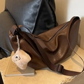 Bolso bandolera retro marrón oscuro de gran capacidad con colgante de oso de peluche - Marrón