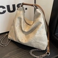 Off-white stonewashed canvas shopper met bruine lederen kettingriem en vintage textuur - Licht kaki