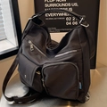 Schwarze Nylon-Tragetasche mit Multi-Pocket-Design und silbernen Metallreißverschlüssen - Schwarz