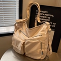 Cremeweiße Nylon Schultertasche mit mehreren Funktionstaschen und Silberreißverschluss - Gebrochenes Weiß