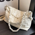 Borsa a tracolla trapuntata bianco panna con catena argentata e texture elegante - Bianco Sporco