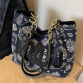 Bolso tote de lona azul oscuro con estampado paisley blanco y asa de cadena - Azul