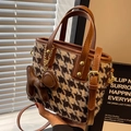 Sac à main pied-de-poule noir et marron avec anses en cuir et pendentif chien - Avec Pendentif / Pied-de-poule Marron