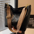 Grande borsa tote in pelle nera con tracolla colorata con motivi geometrici bohémien - Nero