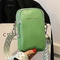 Sac bandoulière vert herbe en cuir texturé avec large sangle tissée et détails argentés - Vert