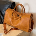 Grande borsa da viaggio vintage in pelle martellata marrone con tracolla regolabile - Marrone