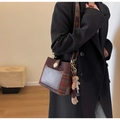 Women's retro red and green plaid shoulder bucket bag with brown plush bunny pendant - Brown Argyle