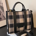 Große karierte Tote Bag in Schwarz-Weiß mit Ledergriffen und langem Schultergurt-Design - Schwarz