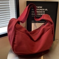 Bolso bandolera de pana rojo ladrillo con textura de rayas y correa ancha a juego - Estilo Pana / Burdeos