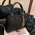 Sac à main élégant en cuir noir avec pendentif feuille dorée et perle et bandoulière - Noir