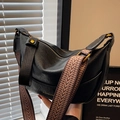 Black half-moon shoulder bag in pebble faux leather with retro geometric wide strap - Black