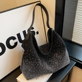 Elegante borsa hobo nera con strass argentati e cuciture bianche a contrasto fine - Nero