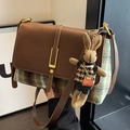 Borsa a tracolla retrò in pelle e tessuto scozzese verde con ciondolo a forma di coniglio - Quadri Verdi Con Pendente