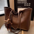 Grand sac fourre-tout en similicuir marron foncé avec charm lapin et fines anses - Style Without Charm / Noir sans Pendentif