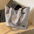 Bolso tote grande de lona gris con correa ancha para un estilo minimalista diario - Gris
