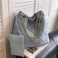 Sac bandoulière bleu clair matelassé avec chaîne dorée et petit porte-monnaie assorti - Sac À Épaule Et Pochette / Bleu