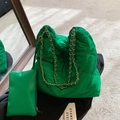 Sac cabas matelassé vert avec chaîne dorée et petite pochette zippée assortie - Sac À Épaule Et Pochette / Vert clair