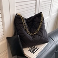 Sac cabas noir matelassé en tissu oxford avec chaîne dorée et porte-monnaie assorti - Sac À Épaule Et Pochette / Noir
