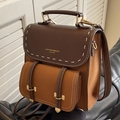 Sac à dos rétro en cuir bicolore marron foncé et caramel avec détails dorés - Marron