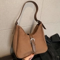 Sac sous le bras en daim marron vintage avec bandoulière en cuir et boucle argentée - Marron