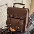 Sac à dos en cuir synthétique marron foncé avec surpiqûres blanches et poignée - Marron
