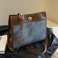 Borsa tote patchwork in pelle marrone e denim grigio con chiusura a rotazione dorata - Blu