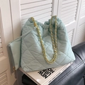 Sac seau matelassé bleu clair avec chaîne dorée et petite pochette latérale - Sac À Épaule Et Pochette / Vert clair
