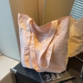 Borsa tote in nylon rosa chiaro con tasche multiple e doppie tracolle minimaliste - Rosa