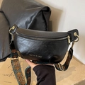 Borsa a mezzaluna nera con tracolla larga a fantasia etnica e finiture dorate - Nero
