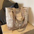 Grande borsa tote in nylon beige e marrone chiaro con logo SCBG e coulisse laterale - Bianco avorio