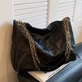 Borsa tote nera trapuntata con cuciture geometriche e manici a catena dorata in ecopelle - Piccolo / Nero