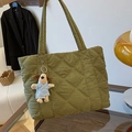 Bolso tote de nailon acolchado verde oliva con colgante de cachorro y gran espacio - Con Colgante / Verde