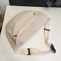 Borsa pettorale minimalista in velluto a coste crema con tracolla regolabile e tasca - Bianco