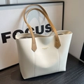 Borsa tote in pelle bianco crema con manici marroni e scritte dorate alla moda - Bianco Sporco