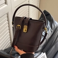 Secchiello vintage marrone scuro in ecopelle con chiusura a rotazione in metallo oro - caffè