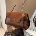 Kleine Retro-Quadrat-Tasche aus dunkelbraunem Wildleder und Kunstleder mit Golddekor - Braun