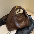 Vintage καφέ δερμάτινη τσάντα tote με γυαλιστερή υφή και χρυσή μεταλλική αγκράφα - Καφέ