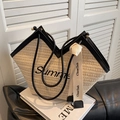 Cremefarbene Strohtasche mit schwarzem Lederbesatz und Summer-Stickerei - Schwarz
