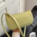Borsa a tracolla a mezzaluna verde menta in pelle PU liscia con tracolla regolabile - Verde