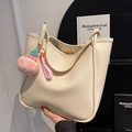 Crèmewitte lederen tote bag met grote capaciteit en schattige perzik pluche hanger - Met Hanger / Broken Wit