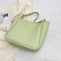 Light green large capacity tote bag in smooth PU leather with minimalist shoulder straps - No Pendant / Green