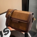 Piccola borsa a tracolla quadrata retrò marrone in pelle opaca e lucida - Sabbia