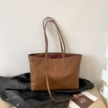 Borsa tote marrone motivo coccodrillo con spalline e logo Fashion Bags - Marrone