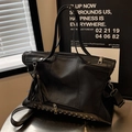 Sac cabas en cuir grainé noir avec rivets argentés et pendentif à pampilles chic - Noir