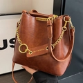 Braune Leder-Eimertasche mit Goldkette und Vintage-Ölwachs-Textur für Damen - Braun